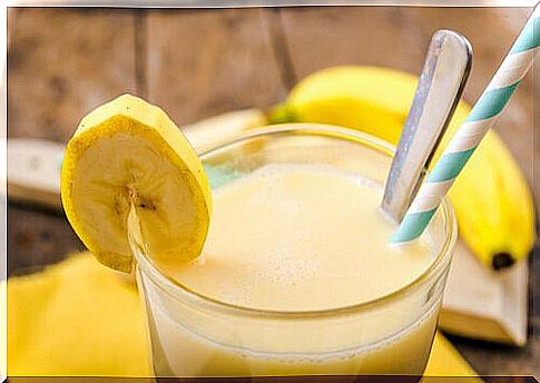 Banana cocktail strengthens your hair