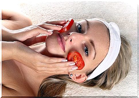 Tomato wrap for bags under the eyes