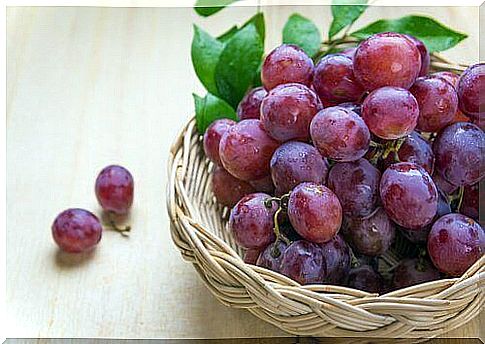 Dark grapes - 5 reasons to reach for them