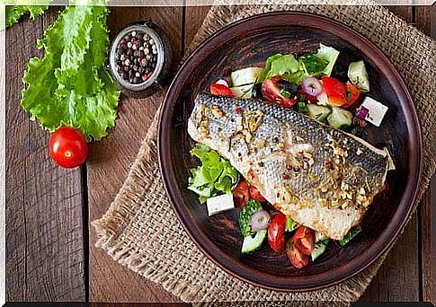 Fish with salad