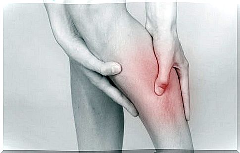 Fluid retention and pain in the leg caused by it