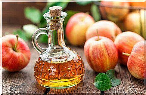 Rub the apple cider vinegar on your skin.