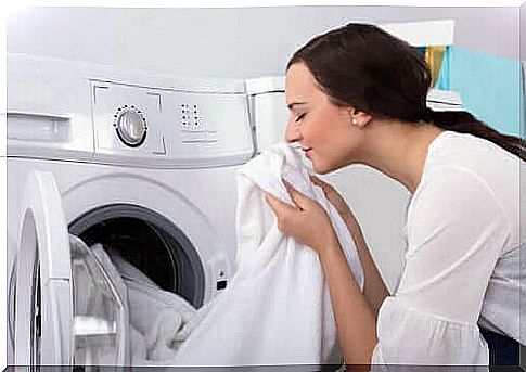 How do I get rid of a musty smell from clothes?  Find out some valuable tips