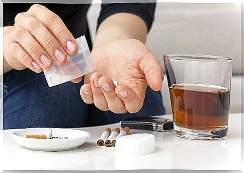 Drink, cigarettes and tablets to increase muscle mass