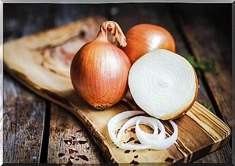 Onions effectively heal burns.