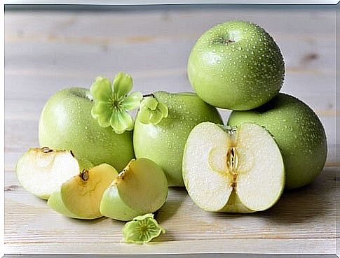 Green apples for rehydration juice