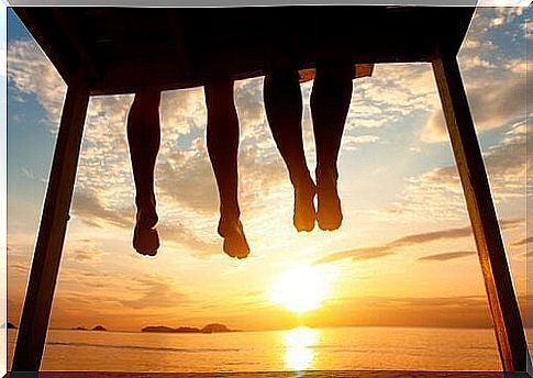 Feet dangling from the platform