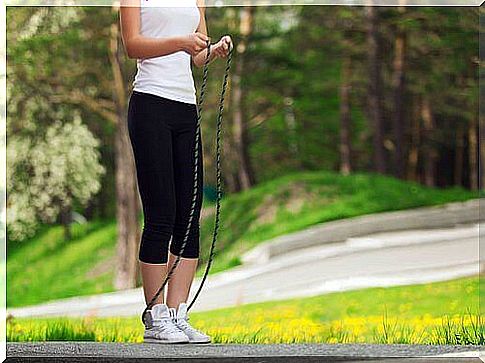 woman on a skipping rope - sagging skin will disappear