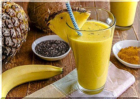 Slimming drink with pineapple and chia seeds