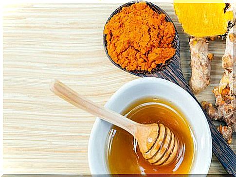 Turmeric and honey - an excellent remedy for joint pain